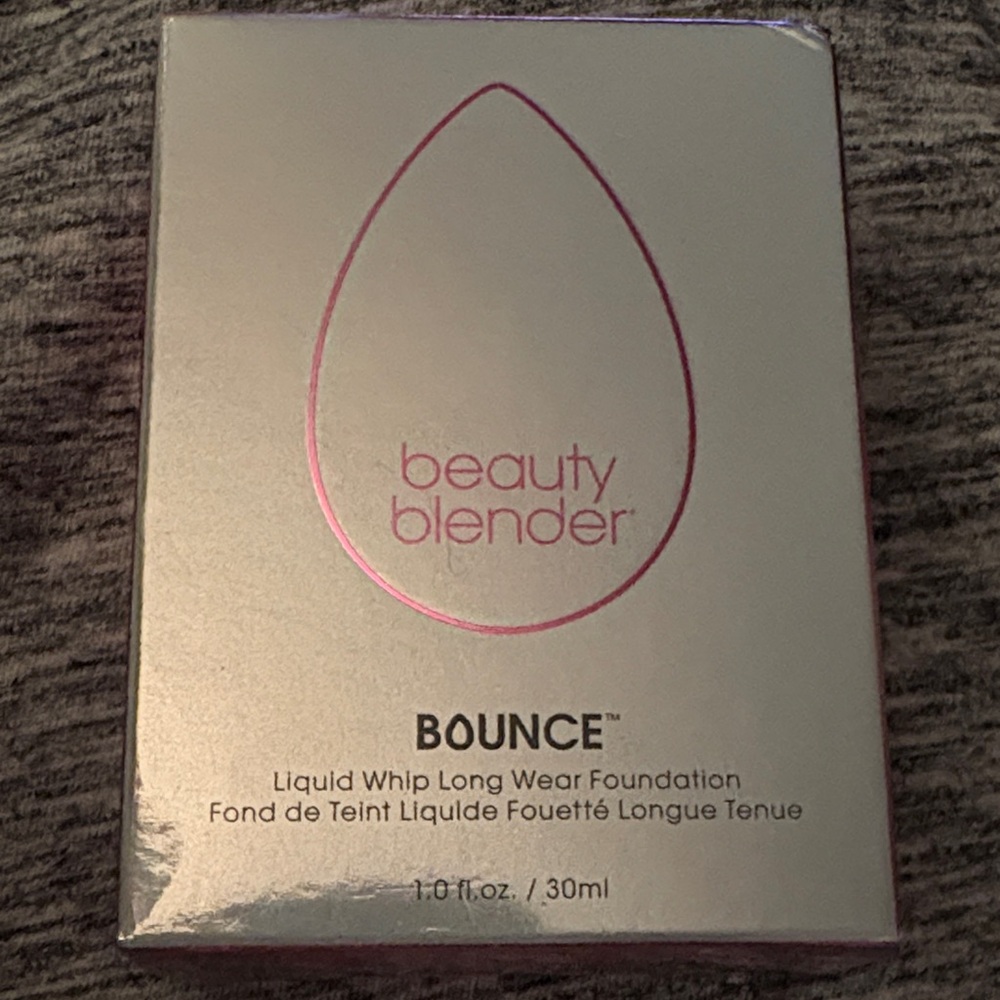 Beautyblender Bounce Liquid Whip Foundation - Silver Packaging
